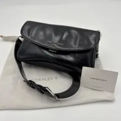CHARLES&KEITH Caiaメタリックフロントフラップショルダーバッグ