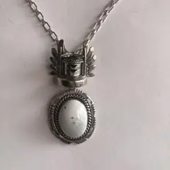 インディアンジュエリー　ナバホ精霊　F.チャーリー作　白ターコイズ　銀(925)