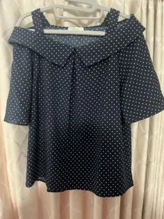 earth ドット柄 オフショルダー シャツ 紺色