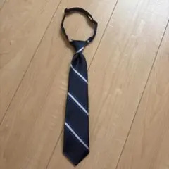 子供用　ネイビーとホワイトのストライプネクタイ