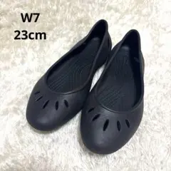 Crocs クロックス ケリーフラットフラットシューズ サンダル ブラックのサムネイル