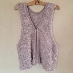 淡いパープルピンクのニットベスト