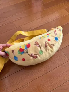 おさるのジョージ バナナ型 ポシェット かばん