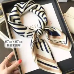 シルクスカーフ ストライプ 紺色 ベージュバッグ 大判 ヘアアレンジ おしゃれ