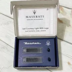 【新品・純正品】マセラティ LEDカーテシランプ 940001126 ロゴ入 新品・純正品】マセラティ LEDカーテシランプ 940001126 ロゴ入 - メルカリ