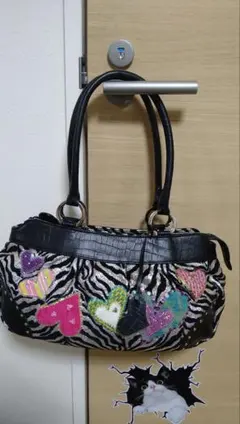 ゼブラ柄ハート刺繍ショルダーバッグ