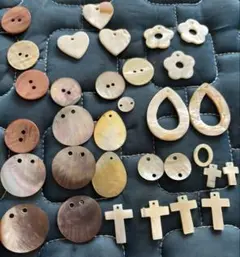 貝殻ボタンセット 形状多様　31個