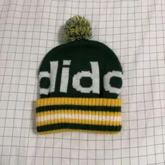 adidas ポンポン付きニット帽
