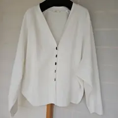 ドロワットロートレアモン　ホワイト Vネック カーディガン