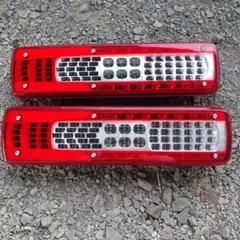 UDトラック LED テールランプ 左右セット 本体 - メルカリ