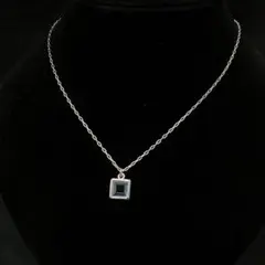 ANNE KLEIN スクエアストーン ネックレス シルバーカラーのサムネイル