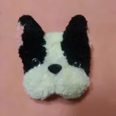 パグ　ブローチ