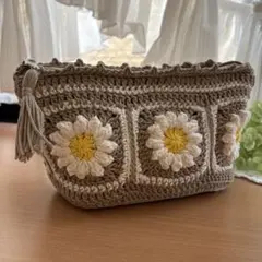 ハンドメイド　かぎ編みポーチ　化粧ポーチ　モチーフ編み　グラニースクエア