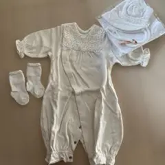 ホワイトロンパースセット（靴下・帽子付き）50～70cm