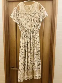 INGNI イング　花柄クリーム色ワンピース M
