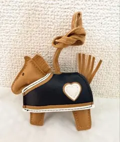 新品未使用馬ボディーにハート入り　バッグチャーム キーホルダー