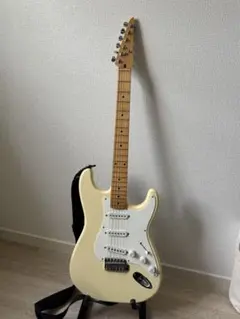 エレキギター 黄色・白　Squier ギターセット全部付き