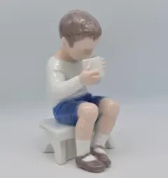 リサラーソン陶器製 男の子の置物 バケツを持つ子供のフィギュア リサラーソン陶器製 男の子の置物 バケツを持つ子供のフィギュア