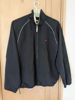 TOMMY HILFIGER ブラックジャンパー