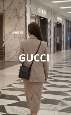 週末限定お値下げ！極美品　GUCCI GGエンボス ショルダーバッグ ブラックのサムネイル