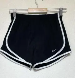 Nike ブラックショートパンツ サイドストライプ