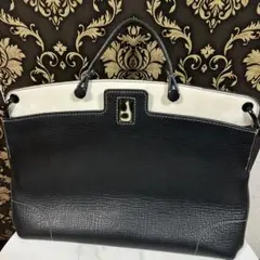【FURLA良品】黒白 レザー ショルダーバッグターンロック 2way