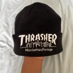 THRASHERの黒いニット帽