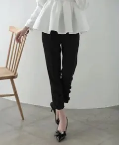 新品 meraki メラキ 裾フラワーパンツ テーパードパンツ ブラック S