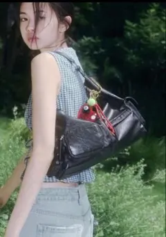 【完売品】ZARAクラックテクスチャー加工ポケットバッグ