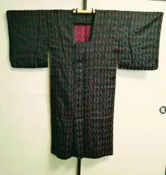 【和装品056】道行コート 黒地に赤 立涌のような縞模様