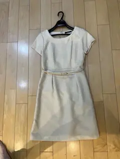 SHOO-la-RUE クリーム色 半袖 ひざ丈ワンピース　フォーマル