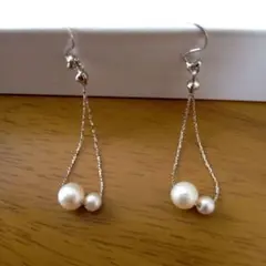 揺れるイヤリング