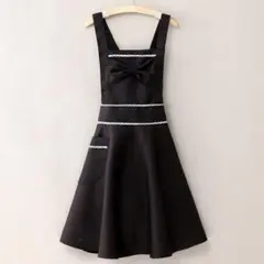 デザインエプロン　リボン付き　ポケット付き　黒　フレア　ウエストシェイプ