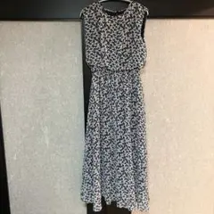 NATURAL BEAUTY BASIC 小花柄ワンピース　Sサイズのサムネイル