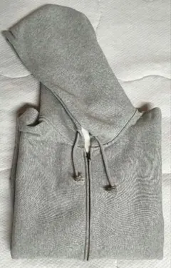 gu ヘビーウェイト パーカー