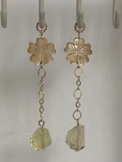 No.22天然イエローシェルフラワーxレモンクォーツカービングチャーム