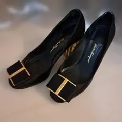 Salvatore Ferragamo ヴァラ パンプス ブラック　5Dのサムネイル
