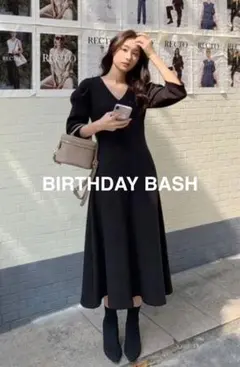 BIRTHDAY BASH ブラック Vネック パフスリーブワンピース
