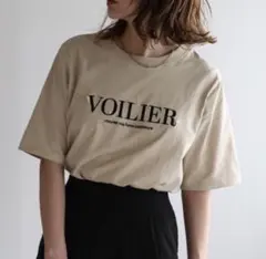 BONJOUR SAGAN パール付きロゴ半袖Tシャツ　ライトベージュのサムネイル