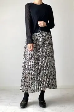 新品タグ付UNIQLO:Cユニクロシーモノクロプリーツロングスカート