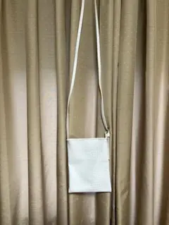 クロコダイル風ホワイトショルダーバッグ