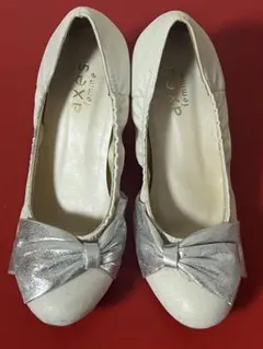 axes femme リボンパンプス ベージュ シルバー フラットシューズ