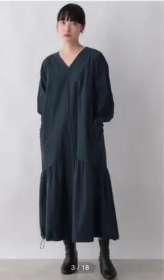 最終価格⭐︎ローリーズファーム　裾バルーンワンピ　濃紺　Ｖネック　タグあり新品