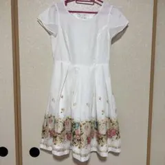 レストローズ⭐︎花柄プリント 半袖ワンピース Mサイズ