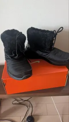 Nike ブラックスノー ファーブーツ