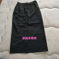 黒いタイトスカート スリット入りのサムネイル