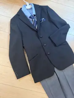 結婚式、卒業式フォーマルスーツ 黒 ネクタイ付き　160