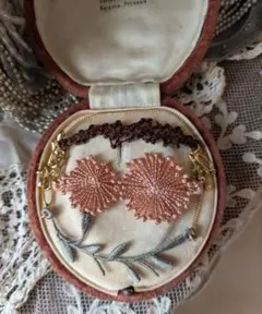 フェリシモ　刺繍モチーフのブレスレット　3点セットのサムネイル