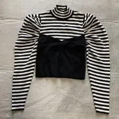 【ザラ】黒と白のボーダー　タートルネック　ギャザーバルーン袖★傷あり