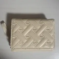 ハート刺繍 三つ折り財布 コンパクトウォレットのサムネイル